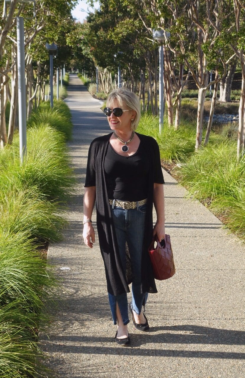 Jennifer Connolly of A Well Styled Life styling the Elizabeth and James Small Woven Market Tote
