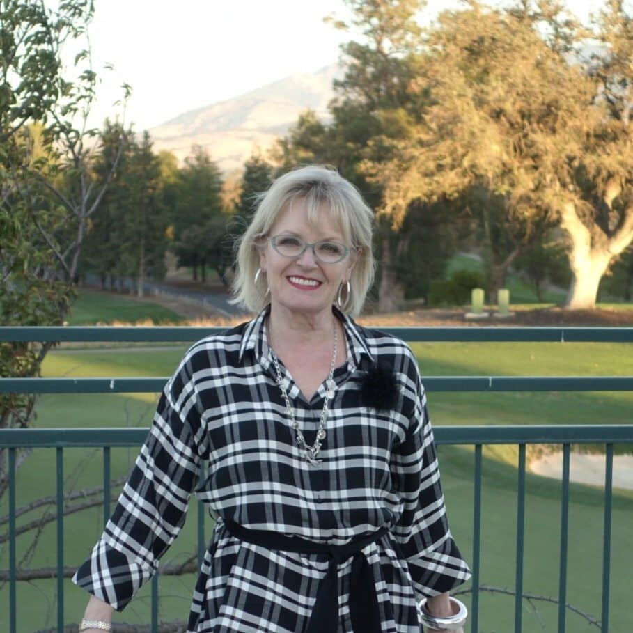 Jennifer Connolly of A Well Styled Life wearing lightweight plaid