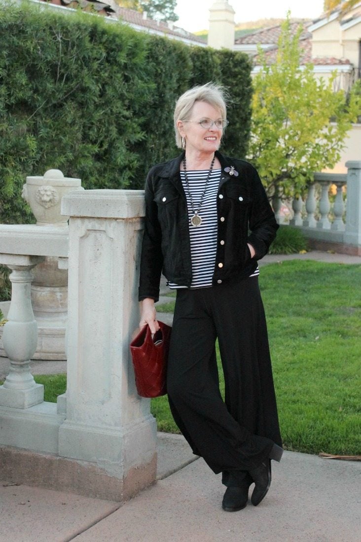 Jennifer Connolly of A Well Styled Life wearing lantern pants
