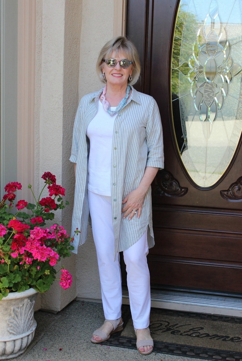 Jennifer Connolly of A Well Styled Life wearing Karen Scott classic tee