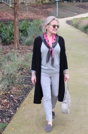 Jennifer Connolly of A Well Styled Life showing why a v neck help you appear taller and slimmer