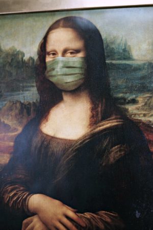 mona lisa wearing a face mask