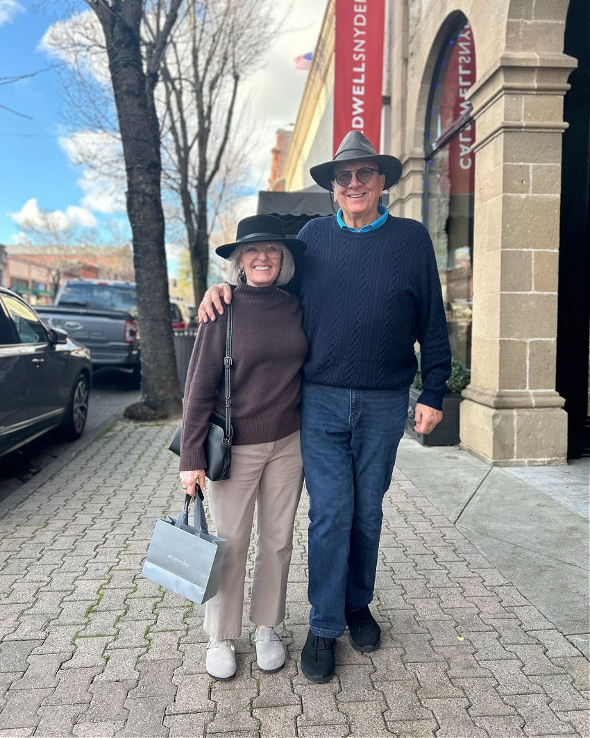 shopping in downtown healdsburg california